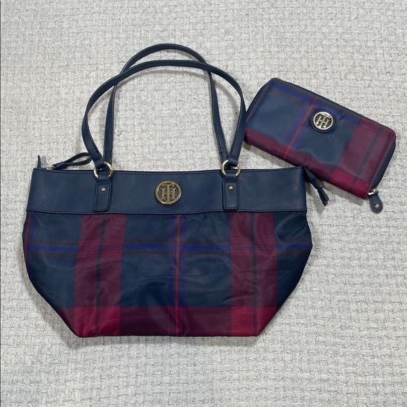 Tommy Hilfiger Handbags - Tommy Hilfiger Plaid Navy Nylon Ivy Zip Top Handbag Tote & Matching Wallet